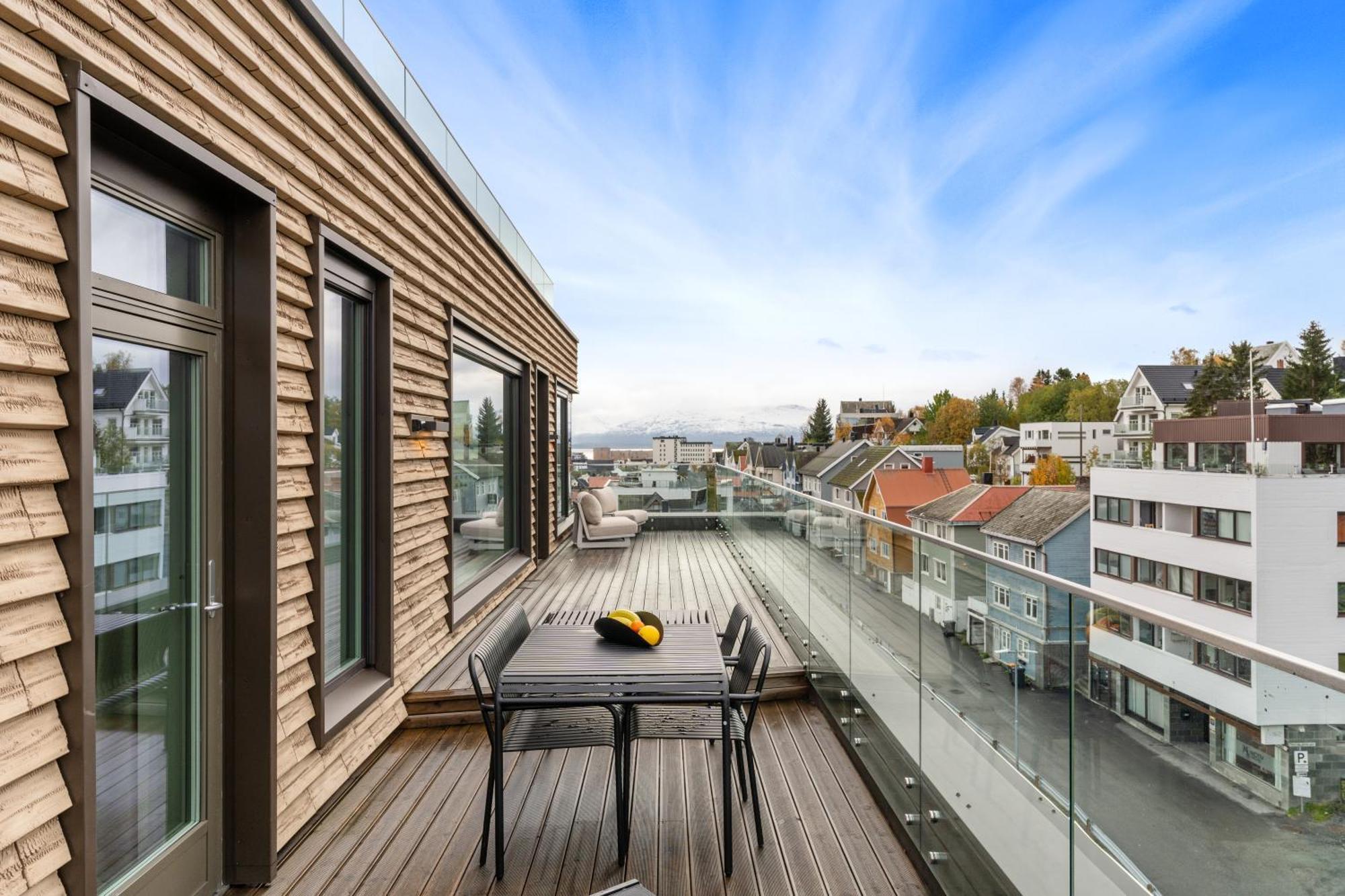 Luxury Apartment Downtown Tromso With 2 Bedrooms And 2 Bathrooms And Parking Екстериор снимка